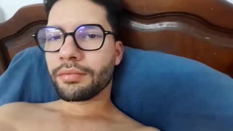 Snapshot of midoumas1 chatting on October 18, 2025, 2:40 pm Sam online show from October 18, 2025, 2:40 pm