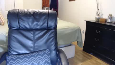 Snapshot of midsummernightsdream chatting on December 29, 2024, 11:08 pm MidsummerNightsDream online show from December 29, 2024, 11:08 pm