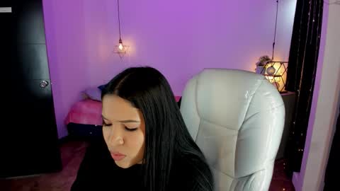 Snapshot of miiss_greyy chatting on October 13, 2025, 12:05 pm miiss_greyy online show from October 13, 2025, 12:05 pm