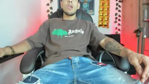 Snapshot of mikee_scooth chatting on December 24, 2024, 4:11 am mikee_scooth online show from December 24, 2024, 4:11 am