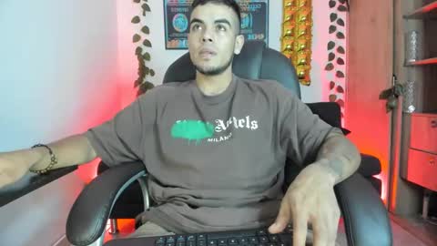 Snapshot of mikee_scooth chatting on December 28, 2024, 4:30 am mikee_scooth online show from December 28, 2024, 4:30 am