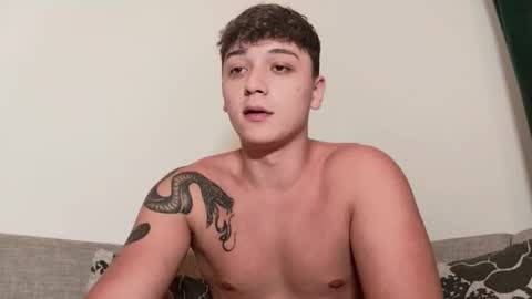 Snapshot of mikelaur chatting on October 2, 2025, 4:36 pm MikeLaur online show from October 2, 2025, 4:36 pm