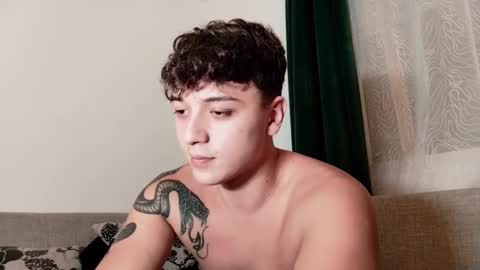 Snapshot of mikelaur chatting on October 5, 2025, 7:45 pm MikeLaur online show from October 5, 2025, 7:45 pm