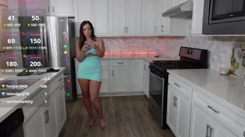 Snapshot of mikmagik chatting on December 30, 2024, 10:01 pm Mikaylah online show from December 30, 2024, 10:01 pm