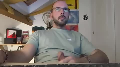 Snapshot of mikmik91 chatting on December 11, 2024, 4:20 pm mikmik91 online show from December 11, 2024, 4:20 pm