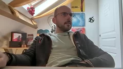 Snapshot of mikmik91 chatting on December 18, 2024, 11:02 am mikmik91 online show from December 18, 2024, 11:02 am