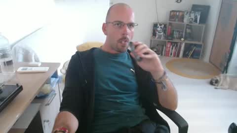 Snapshot of mikmik91 chatting on September 11, 2025, 3:45 pm mikmik91 online show from September 11, 2025, 3:45 pm