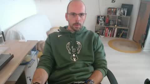 Snapshot of mikmik91 chatting on September 24, 2025, 9:45 am mikmik91 online show from September 24, 2025, 9:45 am