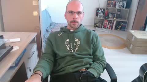 Snapshot of mikmik91 chatting on October 17, 2025, 2:08 pm mikmik91 online show from October 17, 2025, 2:08 pm