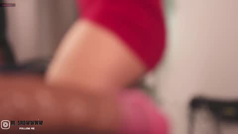 Snapshot of mila_snoow chatting on September 19, 2025, 1:01 pm M I L A  online show from September 19, 2025, 1:01 pm