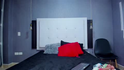 Snapshot of milaa_petite chatting on January 12, 2025, 5:11 pm online show from January 12, 2025, 5:11 pm