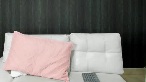 Snapshot of milaa_petite chatting on January 29, 2025, 12:01 am online show from January 29, 2025, 12:01 am
