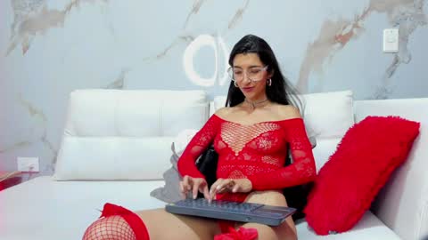 Snapshot of milaa_petite chatting on February 5, 2025, 1:04 am online show from February 5, 2025, 1:04 am
