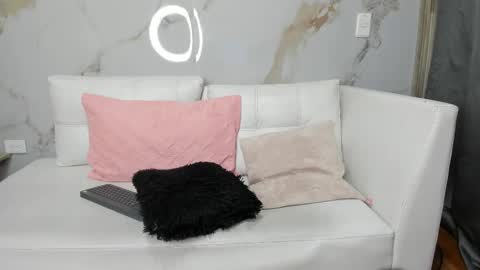 Snapshot of milaa_petite chatting on February 11, 2025, 9:35 pm online show from February 11, 2025, 9:35 pm