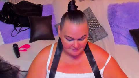 Snapshot of milanabiegert chatting on September 23, 2025, 8:12 pm Lana online show from September 23, 2025, 8:12 pm