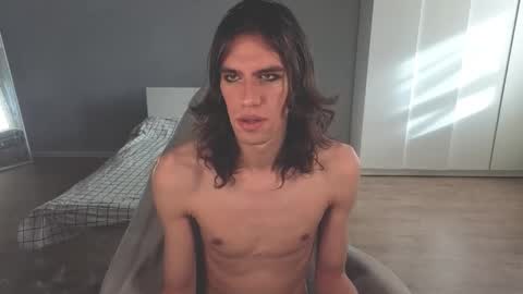 Snapshot of milaslovv chatting on October 15, 2025, 8:14 am Mila online show from October 15, 2025, 8:14 am