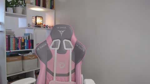 Snapshot of milly_ross23 chatting on December 9, 2024, 7:28 am Milly online show from December 9, 2024, 7:28 am