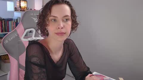 Snapshot of milly_ross23 chatting on February 21, 2025, 7:12 am Milly online show from February 21, 2025, 7:12 am