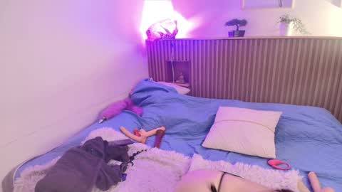 Snapshot of milyrouse___ chatting on December 15, 2024, 4:04 pm Milly  online show from December 15, 2024, 4:04 pm