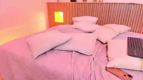 Snapshot of milyrouse___ chatting on December 28, 2024, 1:39 am Milly  online show from December 28, 2024, 1:39 am