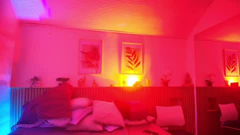 Snapshot of milyrouse___ chatting on January 7, 2025, 2:10 am Milly  online show from January 7, 2025, 2:10 am