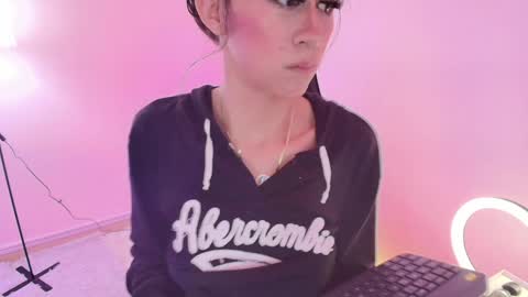 Snapshot of milyrouse___ chatting on February 2, 2025, 2:27 am Milly  online show from February 2, 2025, 2:27 am