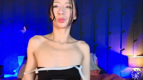 Snapshot of milyrouse___ chatting on October 19, 2025, 1:23 pm Milly  online show from October 19, 2025, 1:23 pm