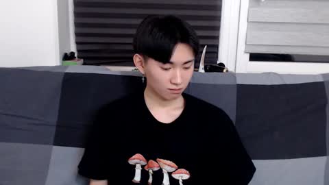 Snapshot of miram_yoo chatting on January 11, 2025, 5:40 pm              online show from January 11, 2025, 5:40 pm