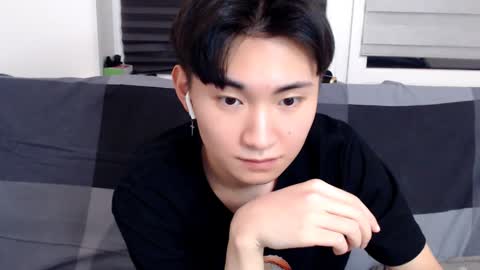 Snapshot of miram_yoo chatting on January 11, 2025, 8:43 pm              online show from January 11, 2025, 8:43 pm