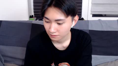 Snapshot of miram_yoo chatting on January 13, 2025, 8:48 pm              online show from January 13, 2025, 8:48 pm