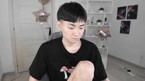 Snapshot of miram_yoo chatting on February 8, 2025, 9:46 pm              online show from February 8, 2025, 9:46 pm