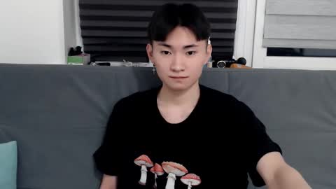Snapshot of miram_yoo chatting on February 9, 2025, 8:45 pm              online show from February 9, 2025, 8:45 pm