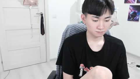 Snapshot of miram_yoo chatting on February 16, 2025, 2:20 am              online show from February 16, 2025, 2:20 am
