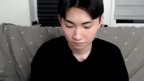 Snapshot of miram_yoo chatting on March 2, 2025, 9:22 pm              online show from March 2, 2025, 9:22 pm