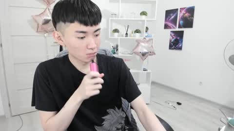 Snapshot of miram_yoo chatting on March 12, 2025, 2:30 am              online show from March 12, 2025, 2:30 am