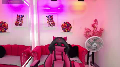 Snapshot of miss_dolly1 chatting on September 24, 2025, 12:30 pm Melanie online show from September 24, 2025, 12:30 pm