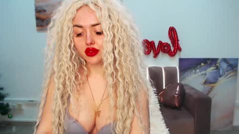 Snapshot of miss_kiten chatting on February 7, 2025, 1:04 am miss_kiten online show from February 7, 2025, 1:04 am