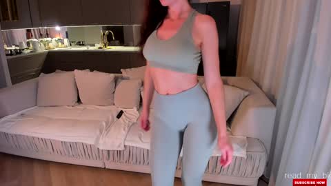 Lauren online show from November 18, 2025, 9:03 am