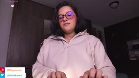 Snapshot of missmoonn chatting on November 4, 2025, 11:37 pm MissMoon online show from November 4, 2025, 11:37 pm