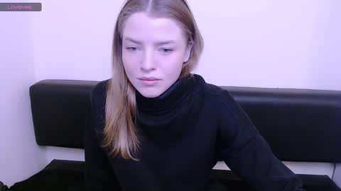 Snapshot of missoliviaa_ chatting on December 11, 2024, 9:19 am Olivia online show from December 11, 2024, 9:19 am