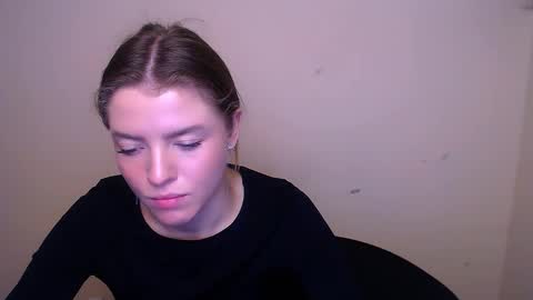 Snapshot of missoliviaa_ chatting on February 12, 2025, 2:21 pm Olivia online show from February 12, 2025, 2:21 pm