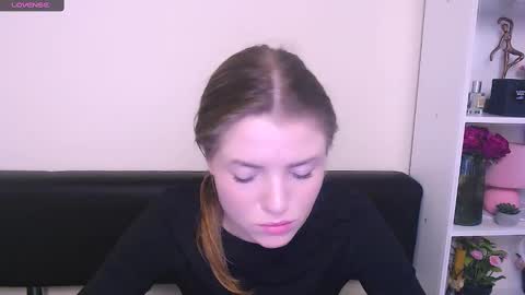 Snapshot of missoliviaa_ chatting on February 14, 2025, 11:21 am Olivia online show from February 14, 2025, 11:21 am