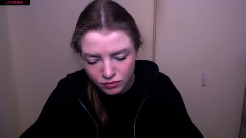Snapshot of missoliviaa_ chatting on February 22, 2025, 9:01 am Olivia online show from February 22, 2025, 9:01 am