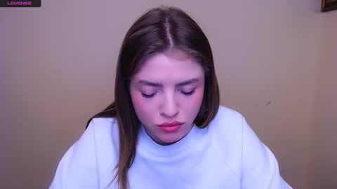 Snapshot of missoliviaa_ chatting on February 25, 2025, 11:08 am Olivia online show from February 25, 2025, 11:08 am