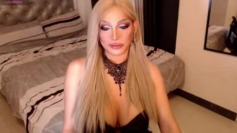 Snapshot of mistressemeraldxx chatting on March 3, 2025, 8:27 am Ms Ems online show from March 3, 2025, 8:27 am