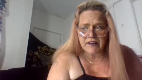 Snapshot of mistressmich623603 chatting on October 31, 2025, 4:19 pm thick playful mistress new mature hornygranny online show from October 31, 2025, 4:19 pm