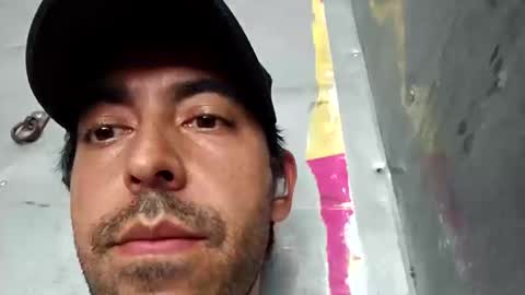 Snapshot of mmiigguueell32 chatting on October 17, 2025, 8:44 pm Migue online show from October 17, 2025, 8:44 pm