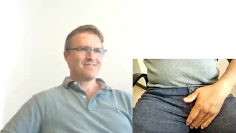 Snapshot of moe_001 chatting on January 10, 2025, 7:32 pm Moe online show from January 10, 2025, 7:32 pm