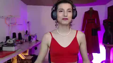 Snapshot of moira_hot chatting on September 17, 2025, 7:59 pm moira_hot online show from September 17, 2025, 7:59 pm
