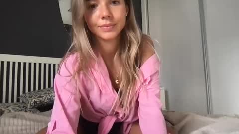 Molly online show from December 3, 2024, 2:16 pm